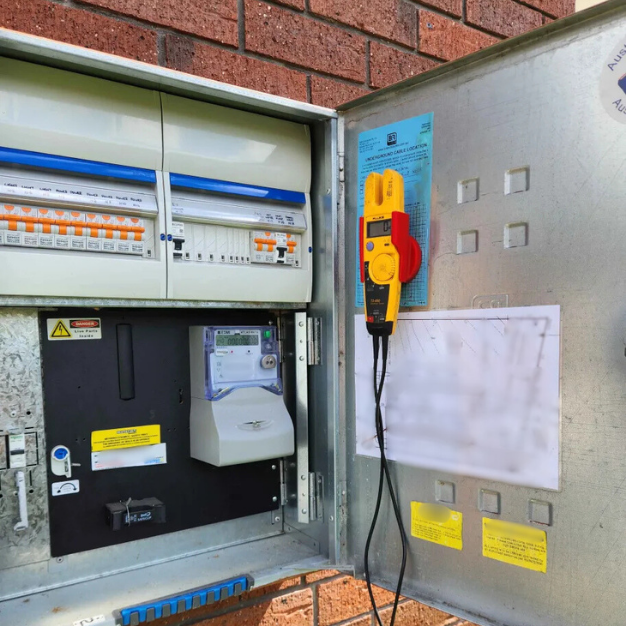 Magnetic Multimeter Holder – Suits Fluke T5